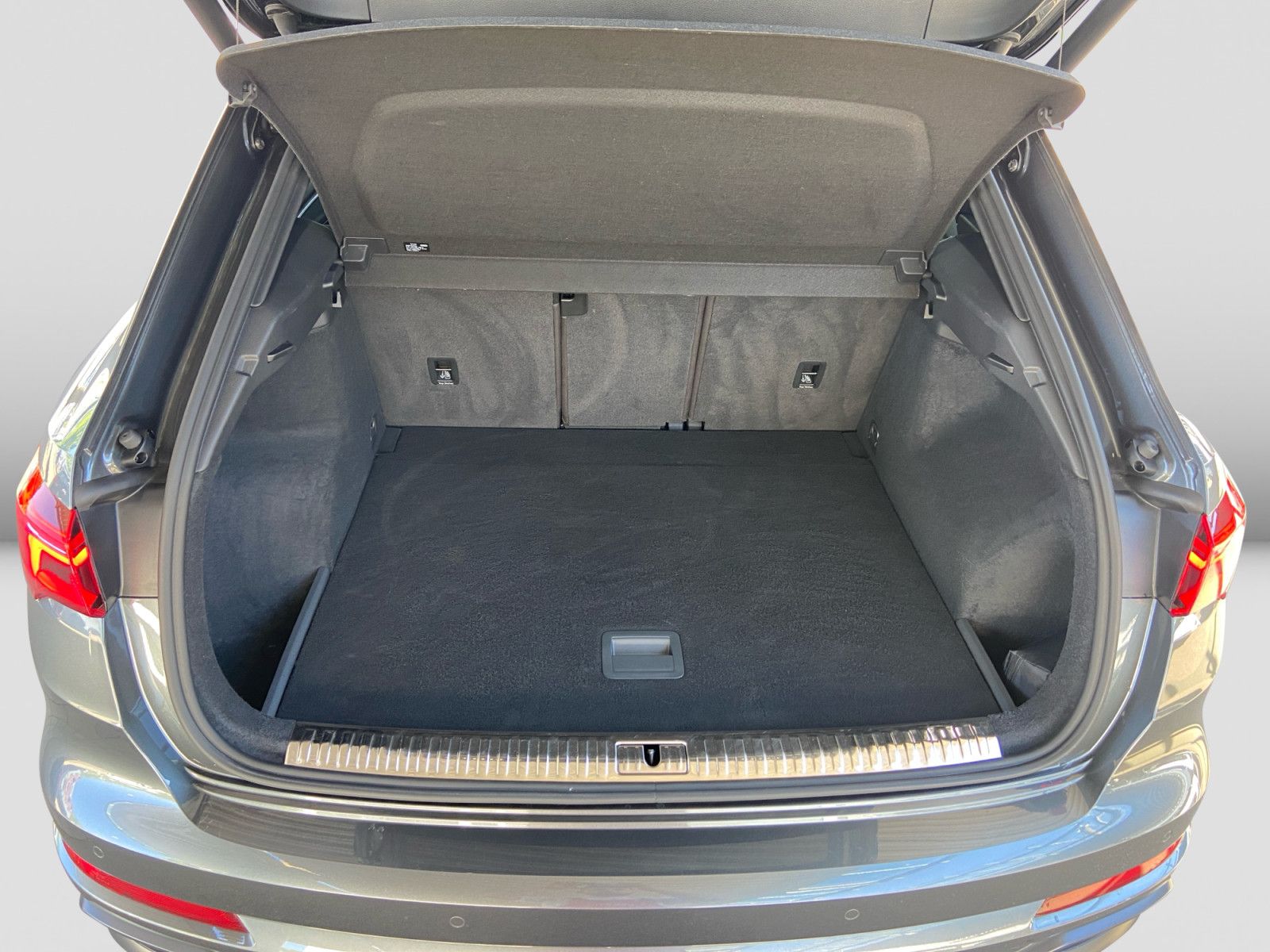 Audi Q3 40TDI quattro S-trc S-Line 360  Matrix AHK Ca