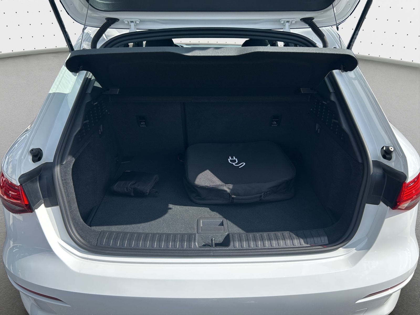 Audi A3 Sportback 40 TFSI e S tronic - Samsaru's Car Outlet