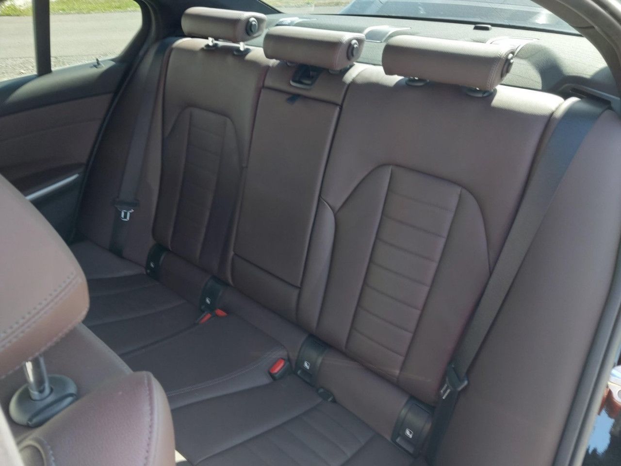 BMW 330e L. M Sport - Samsaru's Car Outlet