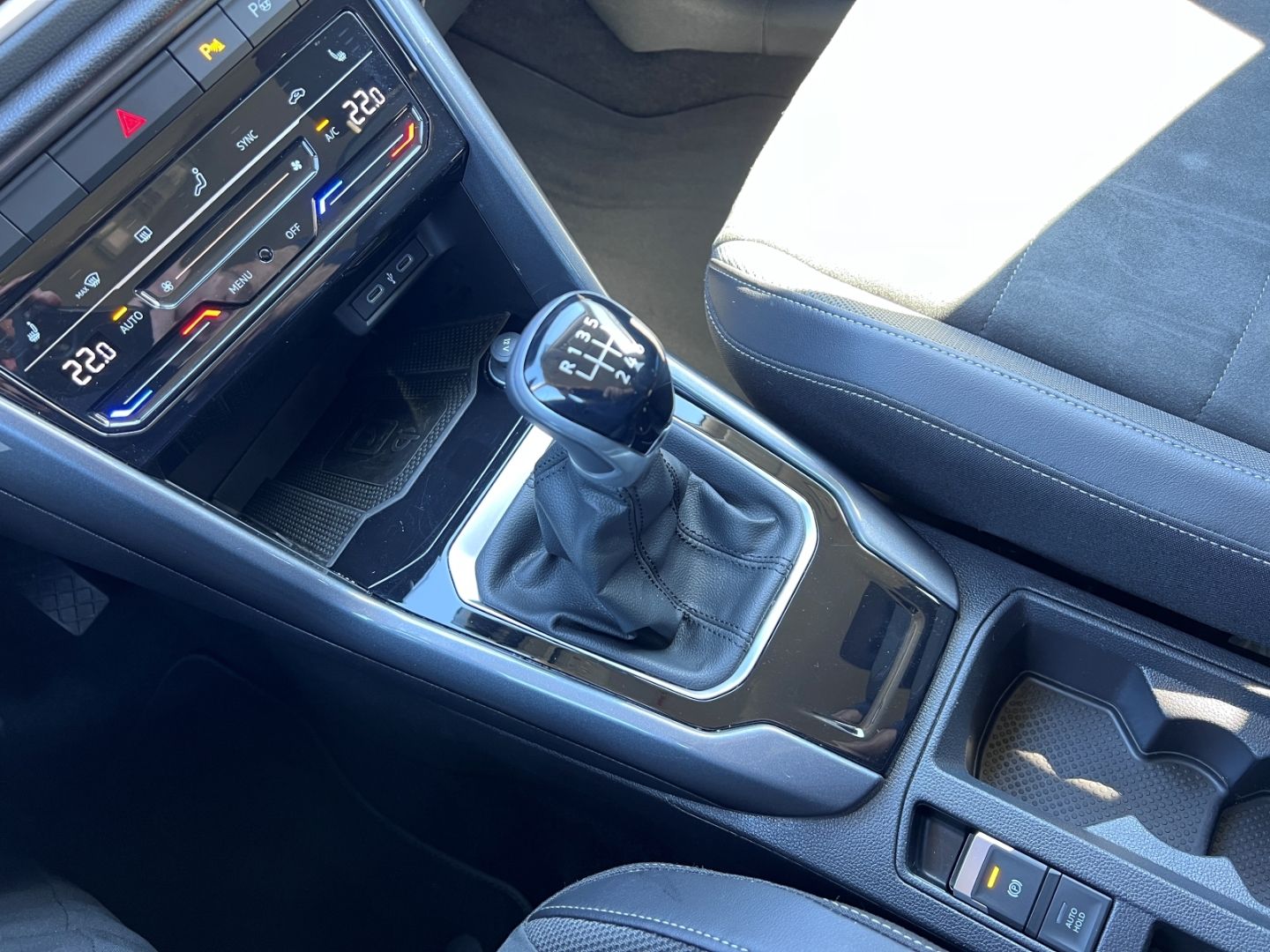 Volkswagen T-Roc 1.0 TSI Style - Samsaru's Car Outlet