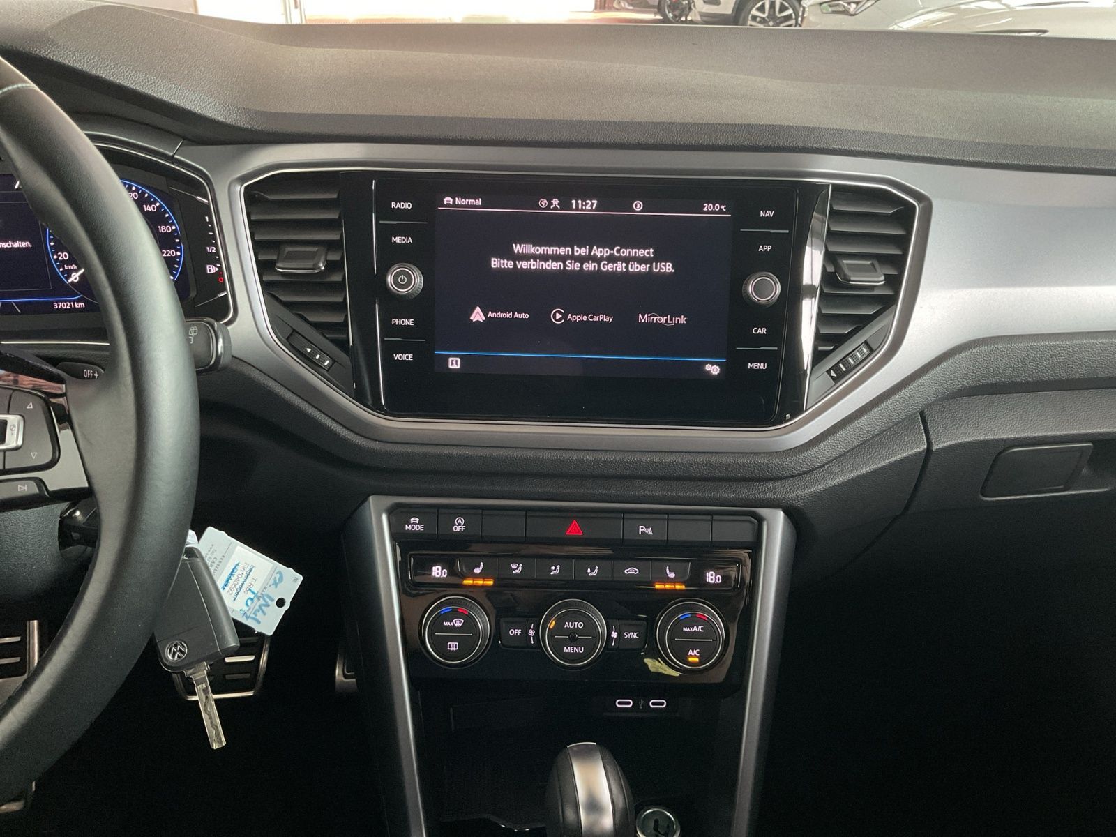 Volkswagen T-Roc 1.5 TSI DSG Active - Samsaru's Car Outlet