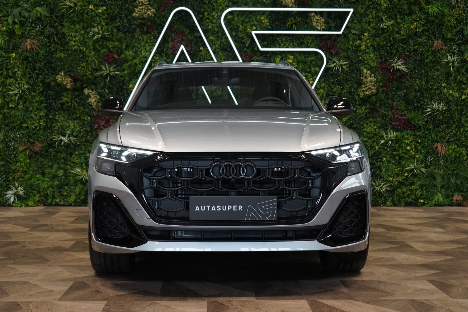 Audi Q8 50 TDI S-LINE - Samsaru's Car Outlet