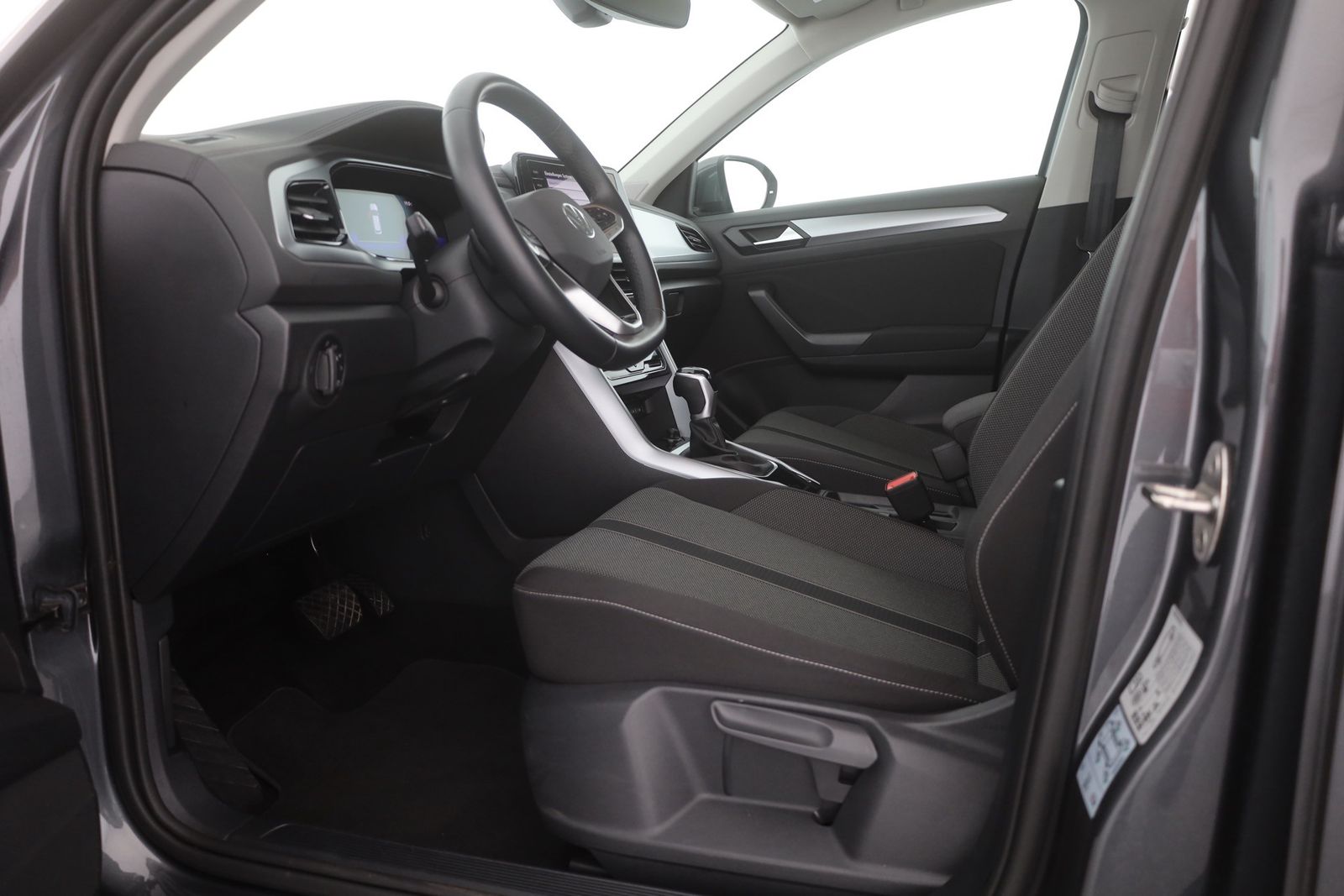 Volkswagen T-Roc 1.5 TSI DSG - Samsaru's Car Outlet