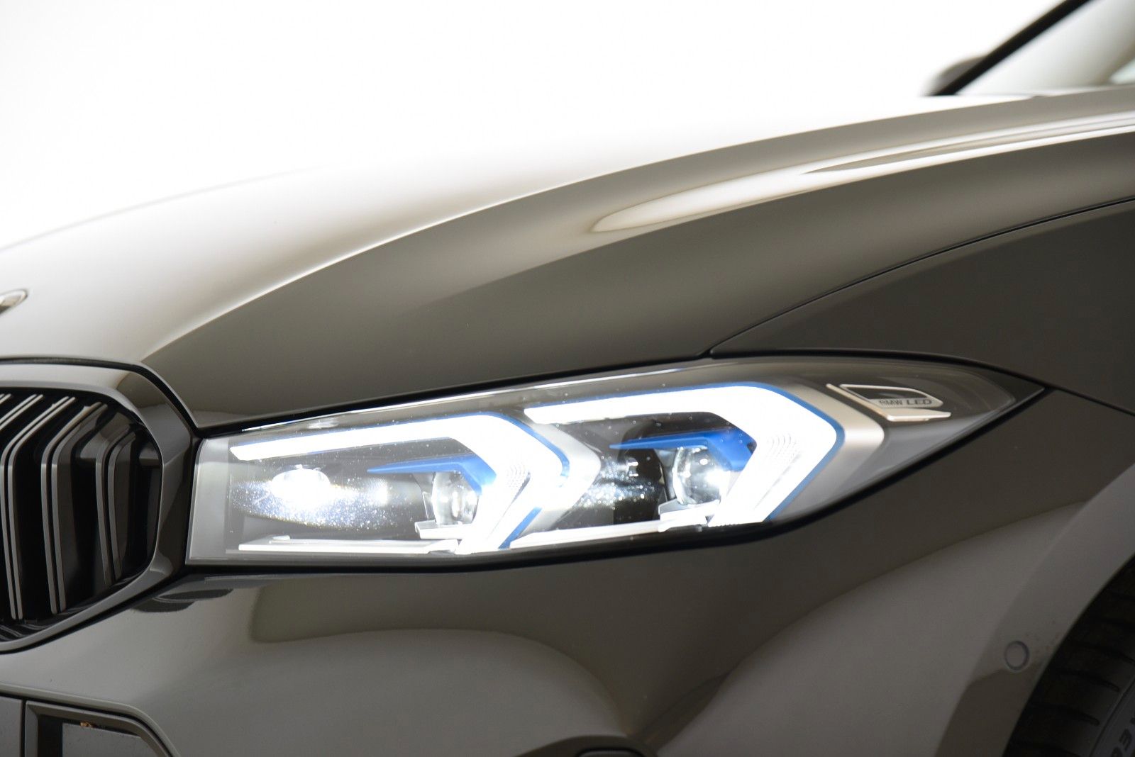 BMW 320d Touring xDrive M Sport - Samsaru's Car Outlet