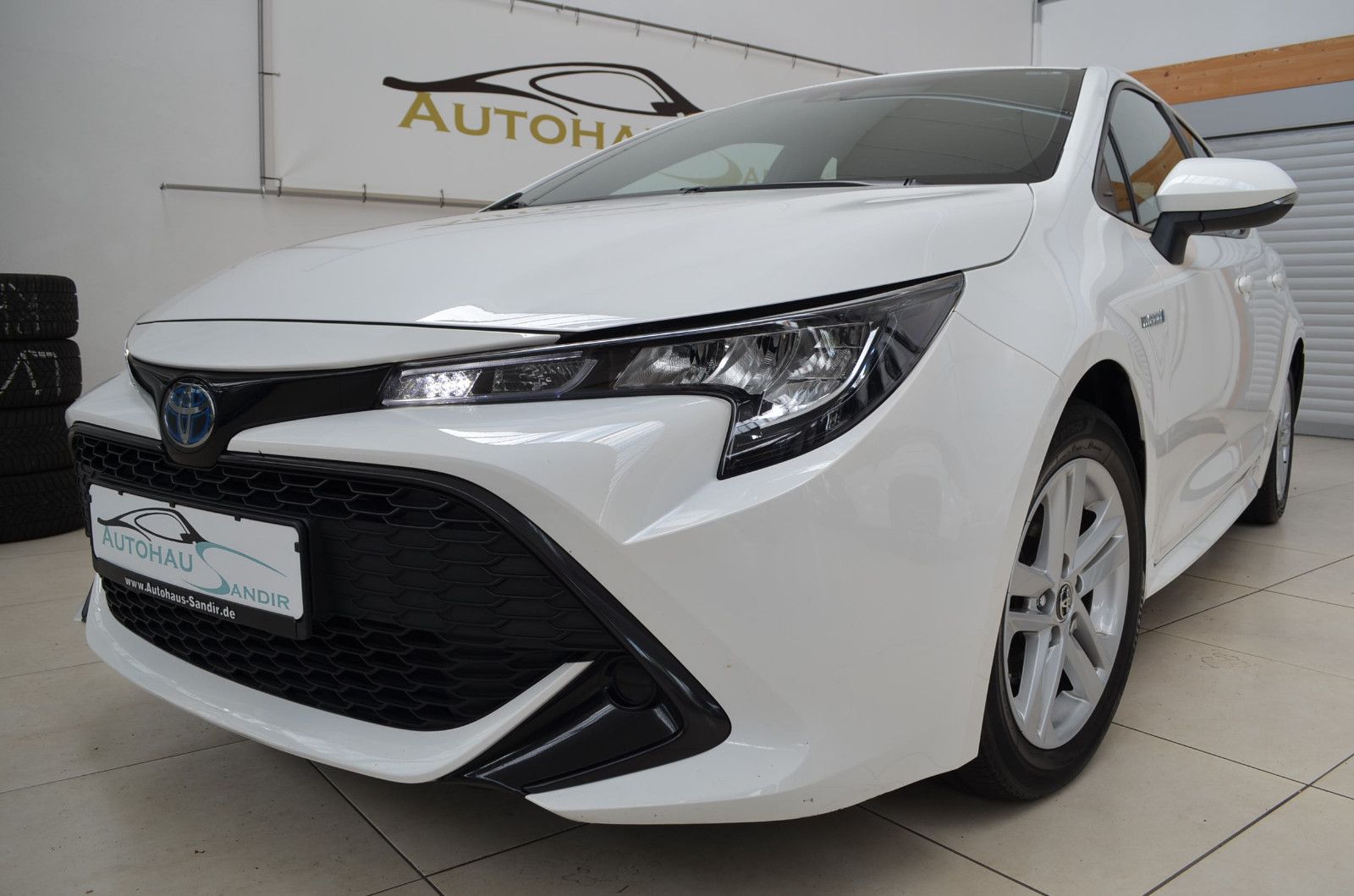 Toyota Corolla Hybrid 1.8 Comfort - Samsaru's Car Outlet