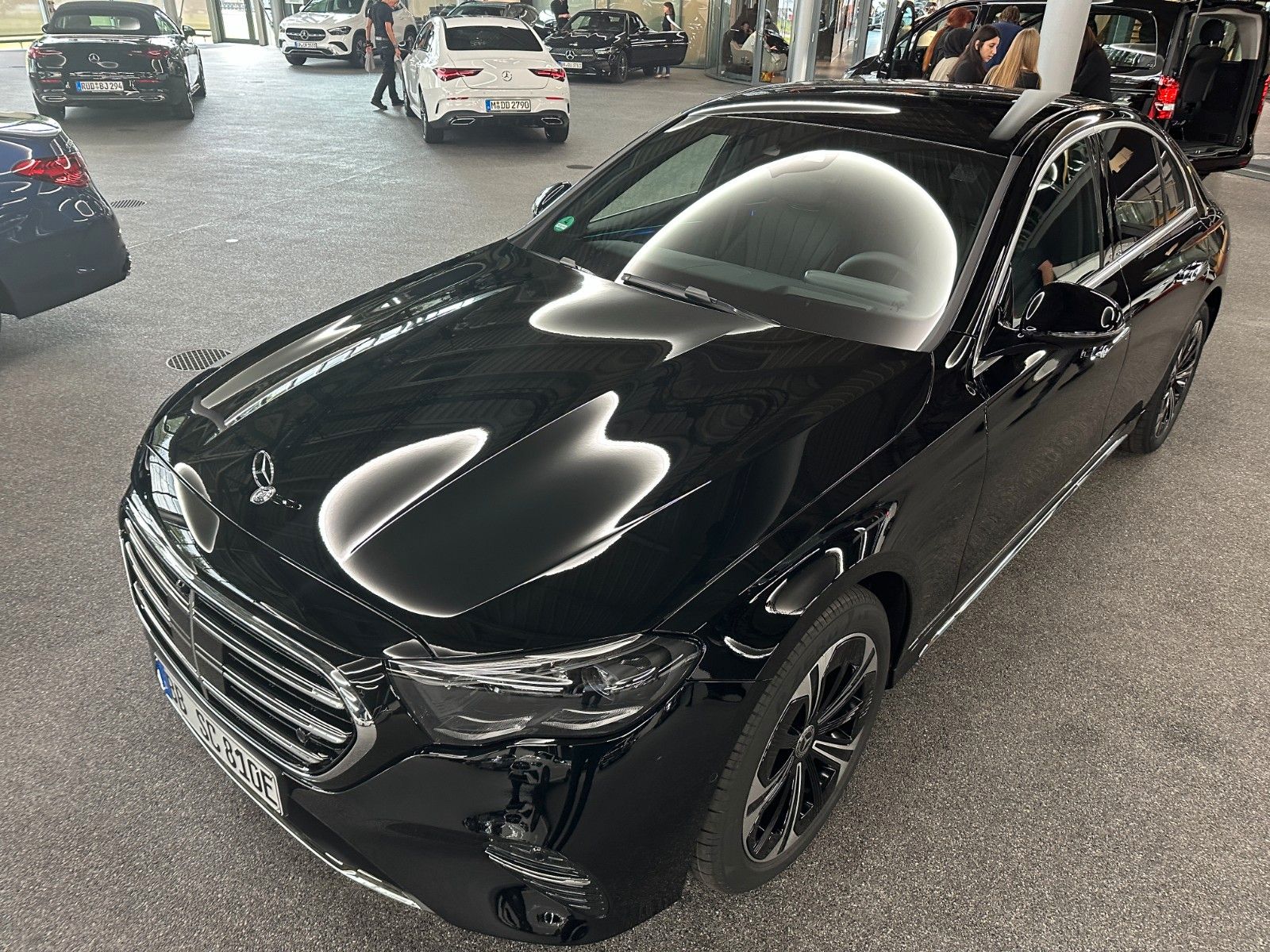Mercedes-Benz E 300 e Exclusive Premium - Samsaru's Car Outlet