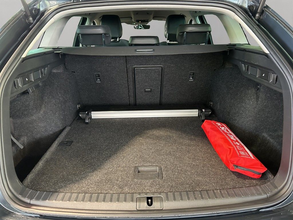 Skoda Octavia Combi 2.0 TDI DSG Style - Samsaru's Car Outlet