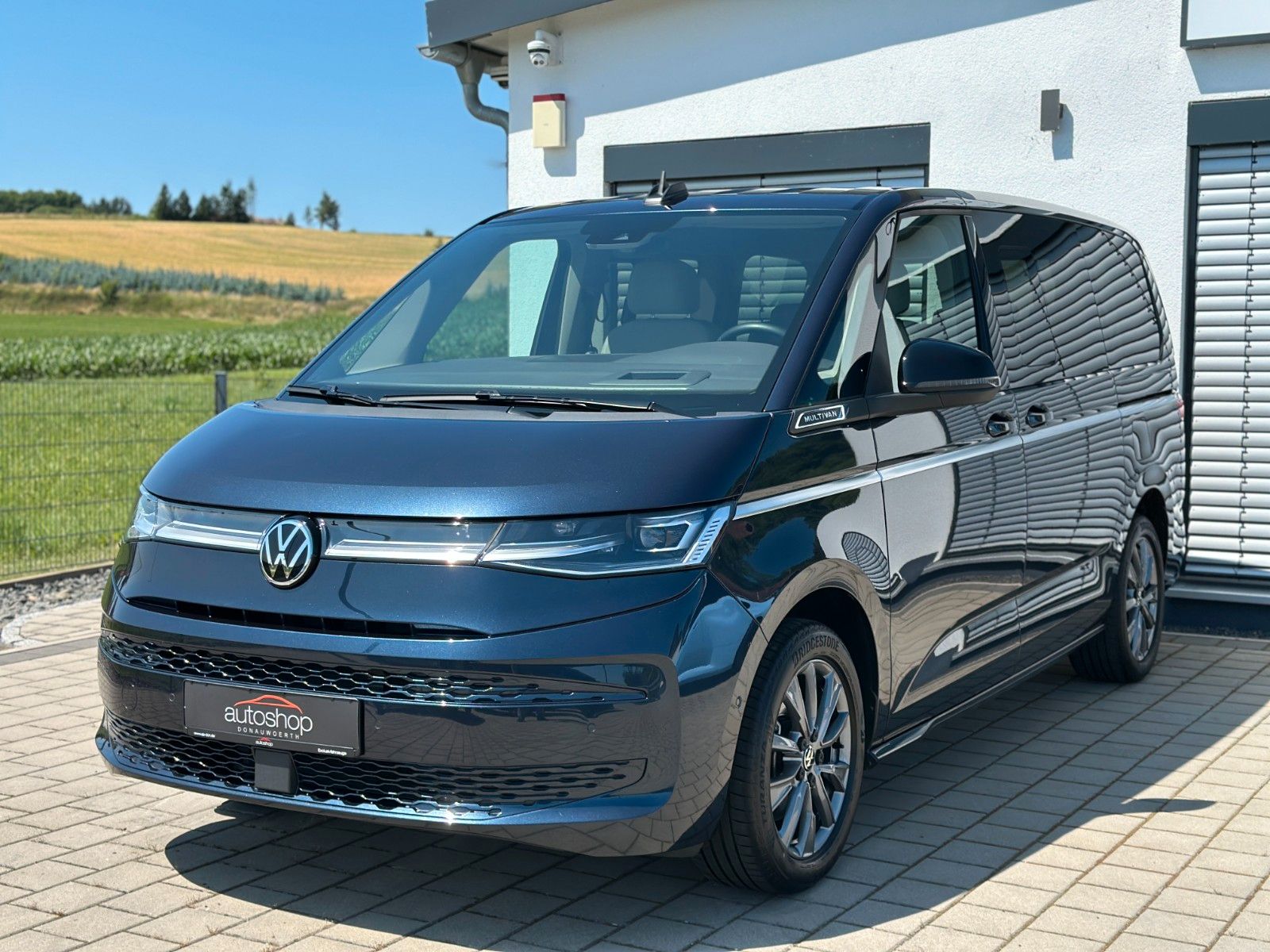 Volkswagen T7 Multivan 2.0 TDI - Samsaru's Car Outlet