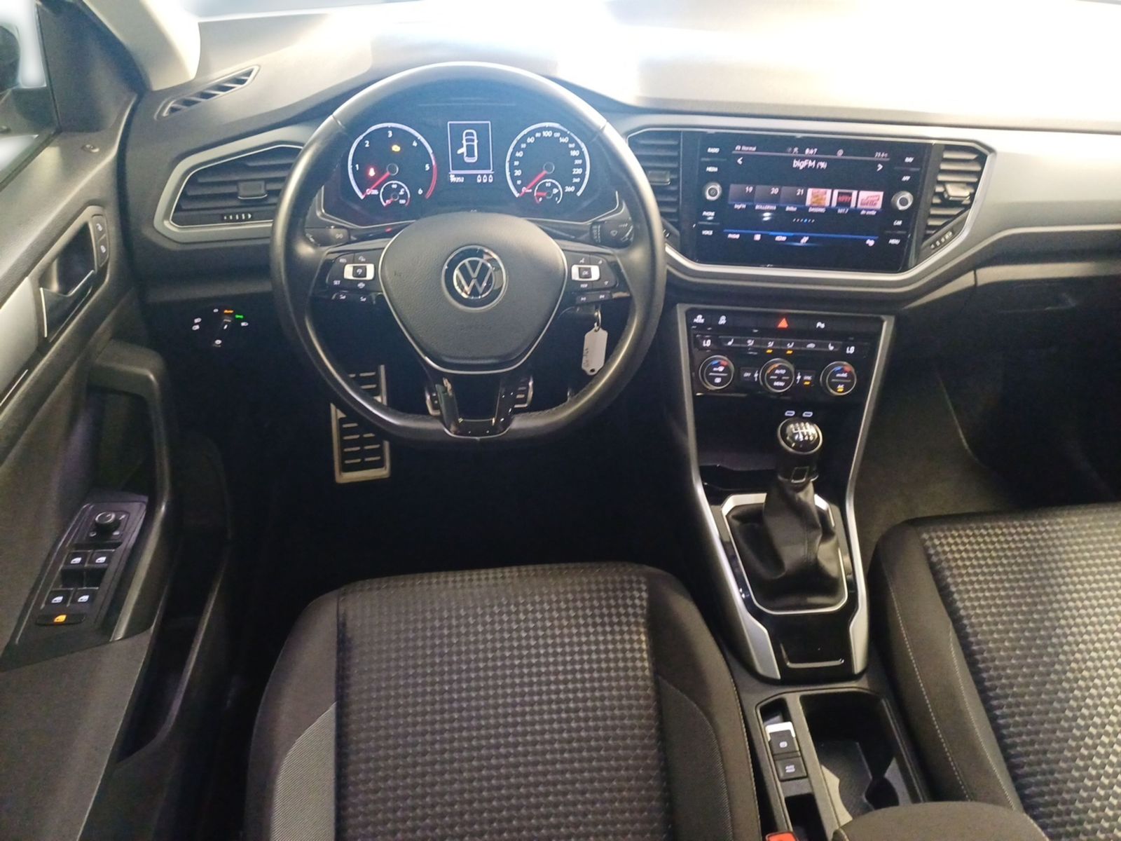 Volkswagen T-Roc Style - Samsaru's Car Outlet