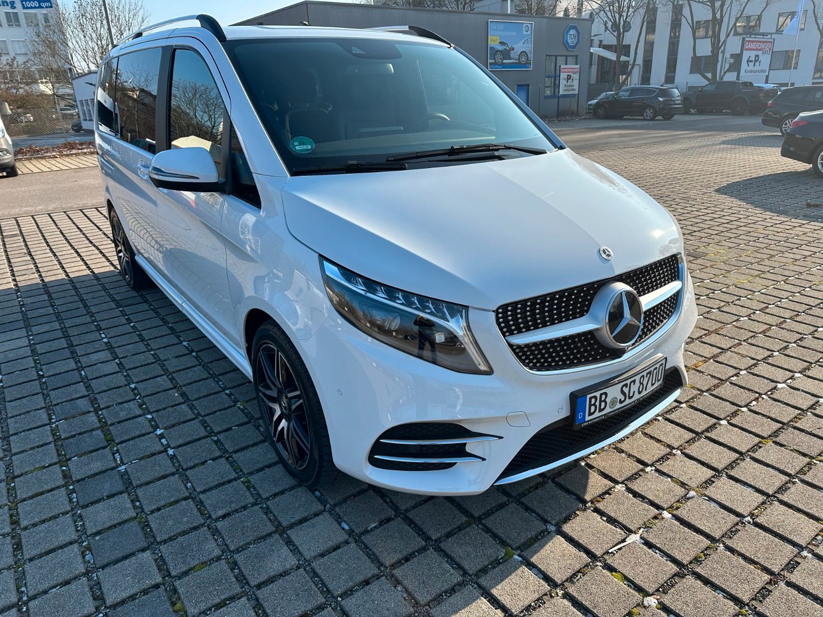 Mercedes-Benz V 220 d - Samsaru's Car Outlet