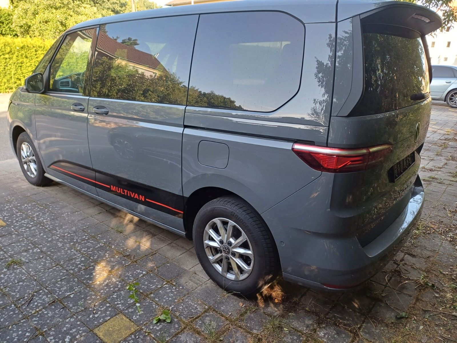 Volkswagen T7 Multivan 2.0 TDI DSG Life - Samsaru's Car Outlet
