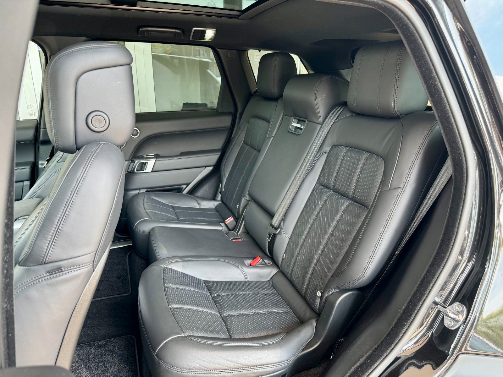 Range Rover Sport HSE Dynamic - Samsaru's Car Outlet