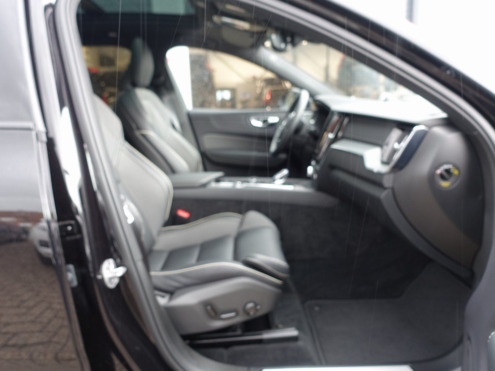 Volvo XC60 Black Edition Ultra T6 AWD - Samsaru's Car Outlet