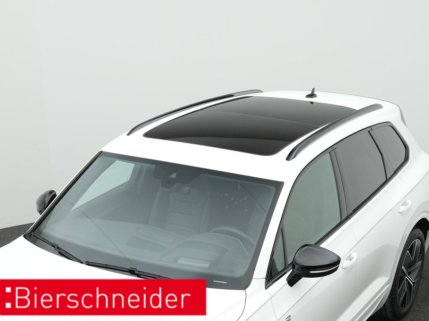 Volkswagen Touareg 3.0 TDI R-line BLACK-STYLE - Samsaru's Car Outlet