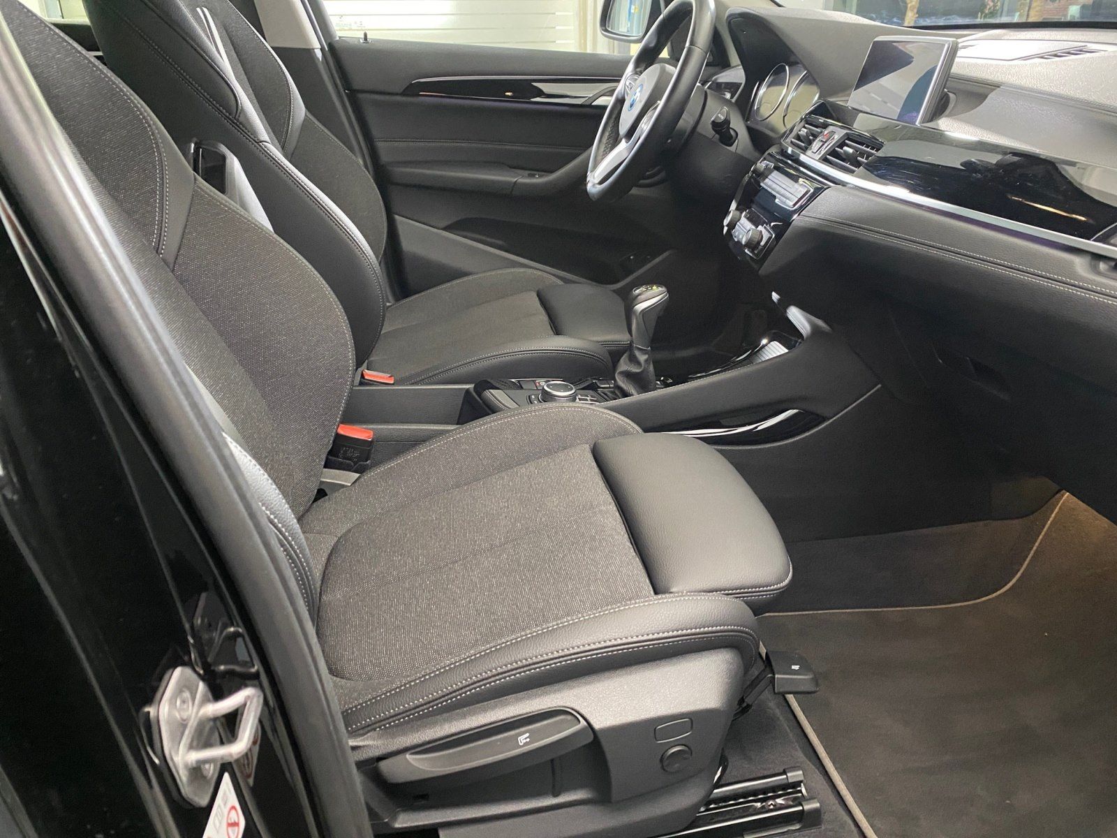 BMW X1 xDrive25e Sport Line - Samsaru's Car Outlet