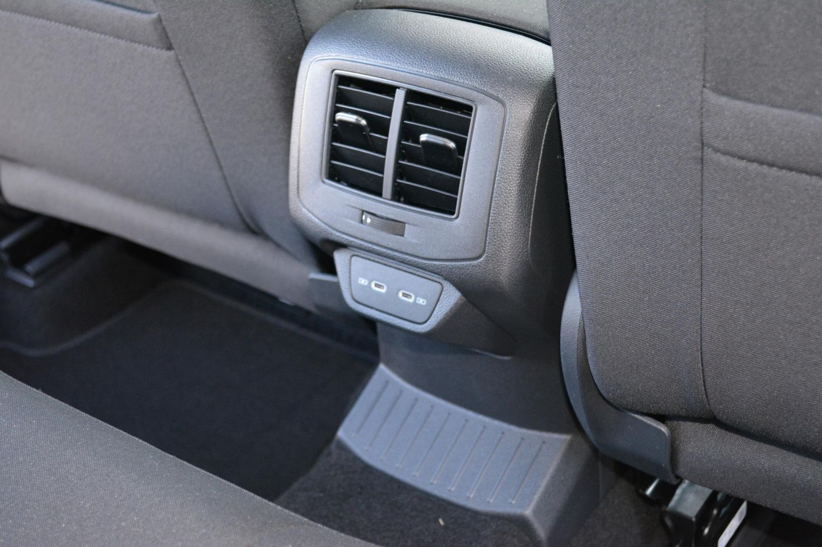 Volkswagen T-Roc Life Plus - Samsaru's Car Outlet