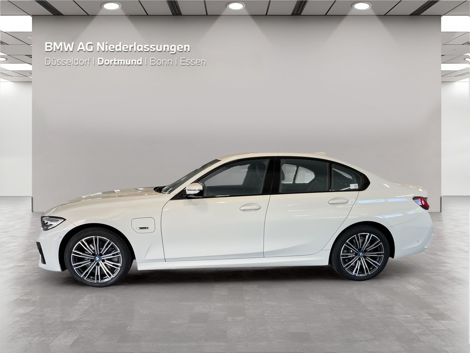 BMW 320e Limousine M Sport - Samsaru's Car Outlet