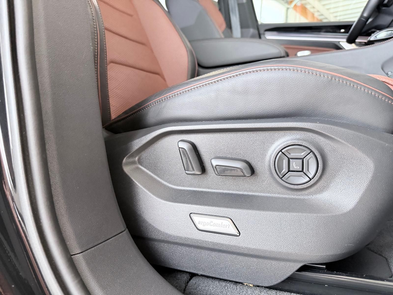 Volkswagen Touareg R-Line-Pano/ACC/AHK/360/Dynaudio/Massage
