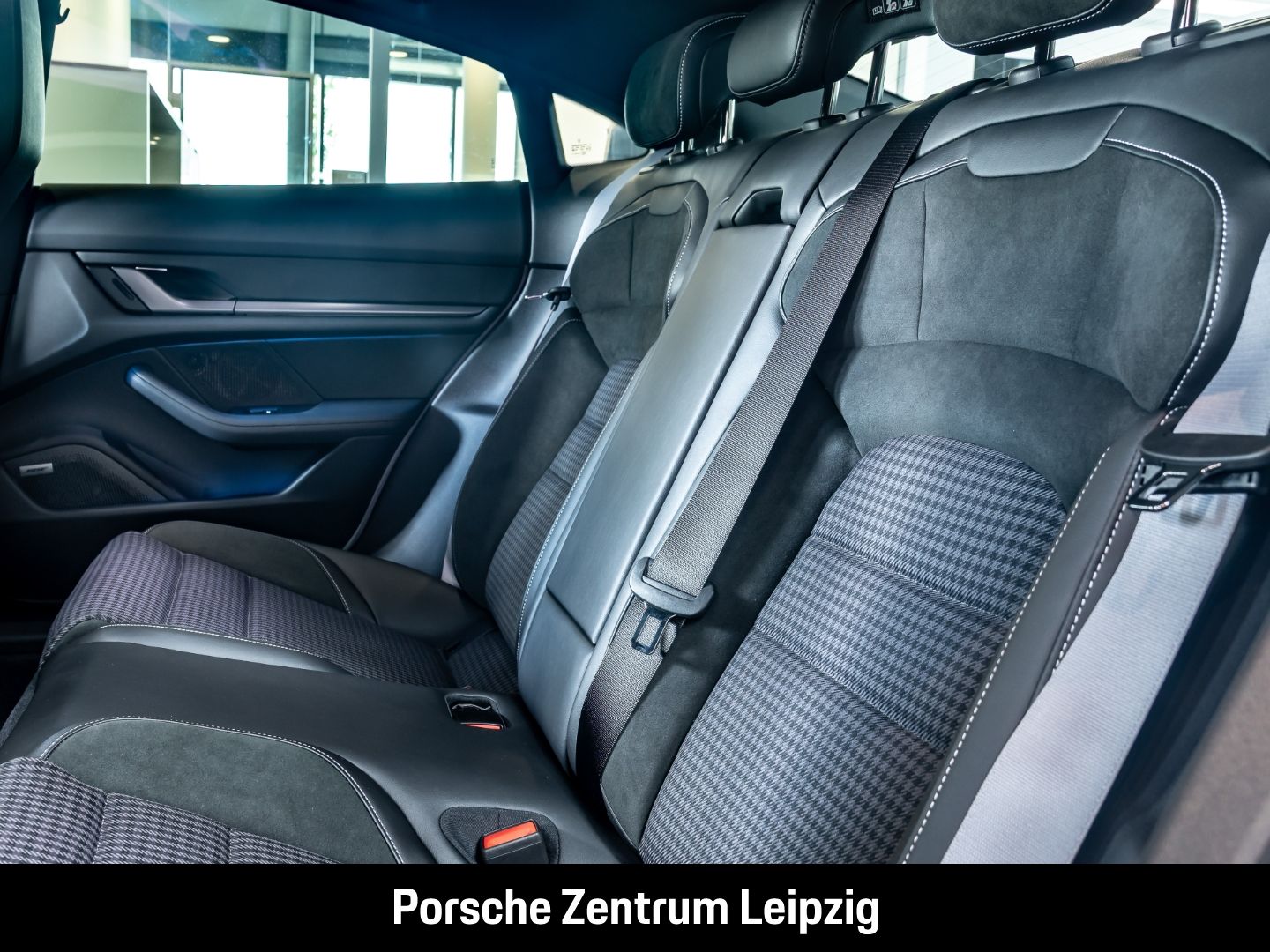 Porsche Taycan 4 SportDesign HD-Matrix ACC Pepita 21Zoll