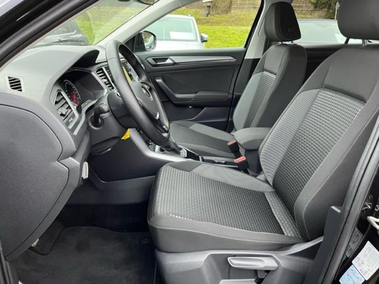 Volkswagen T-Roc Active 1.5 TSI - Samsaru's Car Outlet
