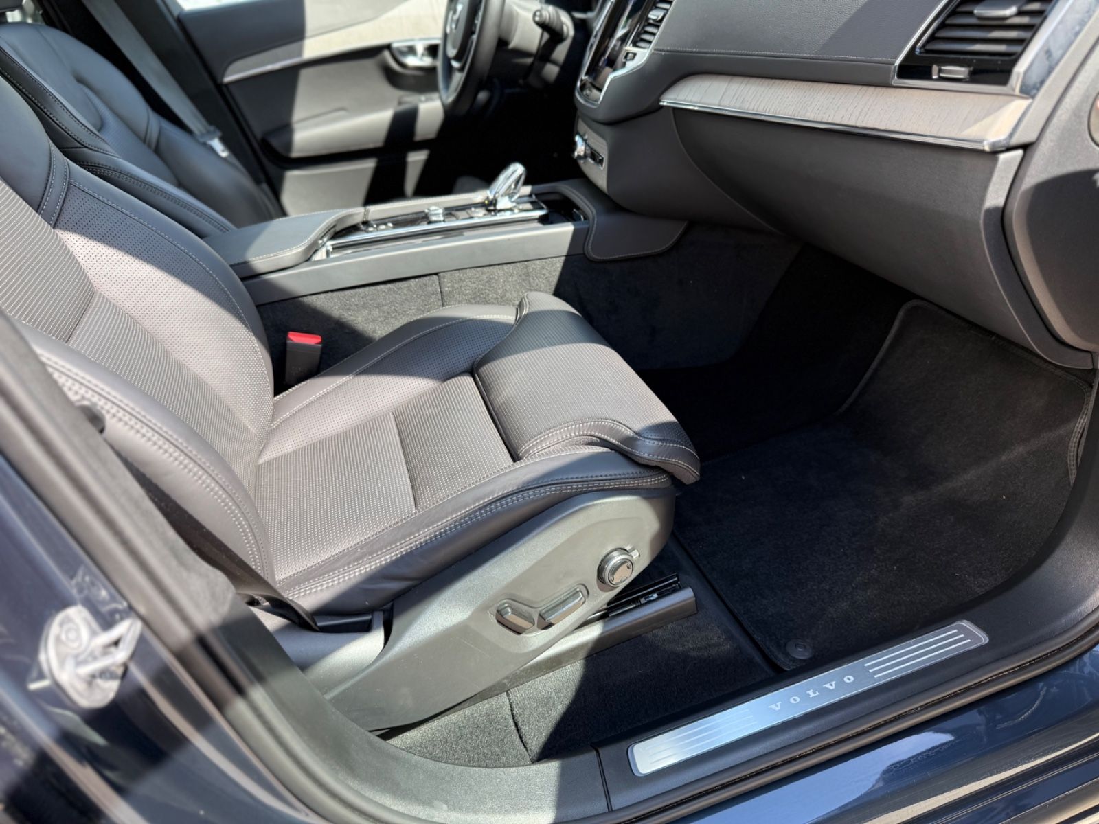 Volvo XC90 Ultra Dark T8 AWD/Pano/360°/HK/BLIS/AHK/HUD