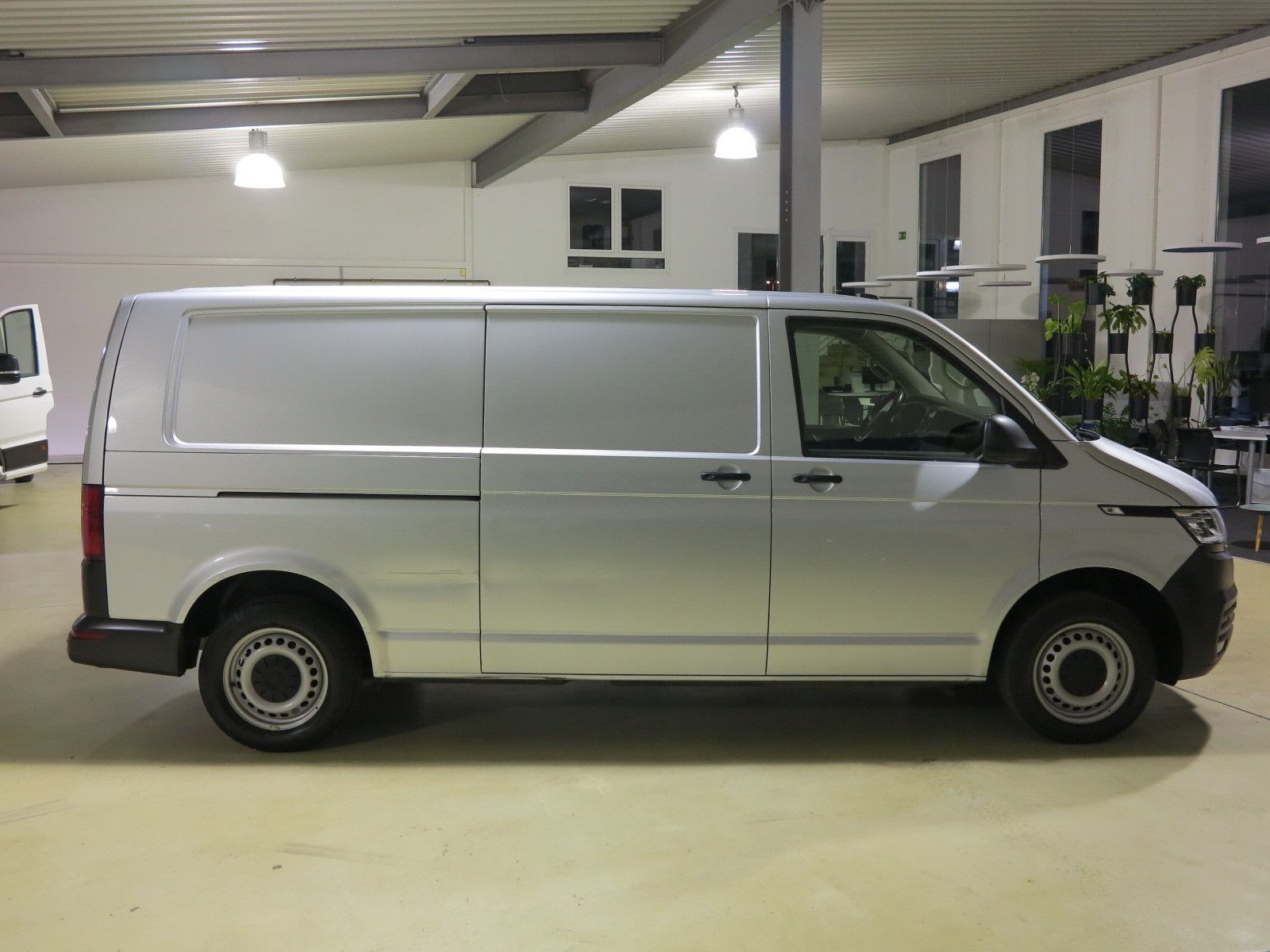Volkswagen Transporter T6.1 TDI2.0 SCR DSG7 Lang Navi Klima
