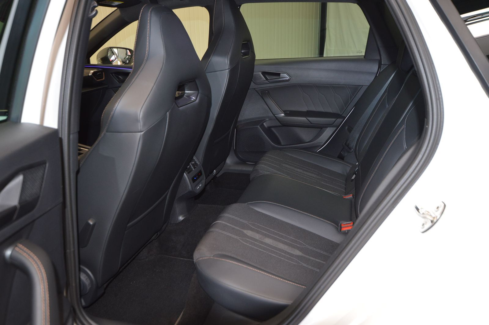 Cupra Leon Sportstourer VZ e-Hybrid - Samsaru's Car Outlet