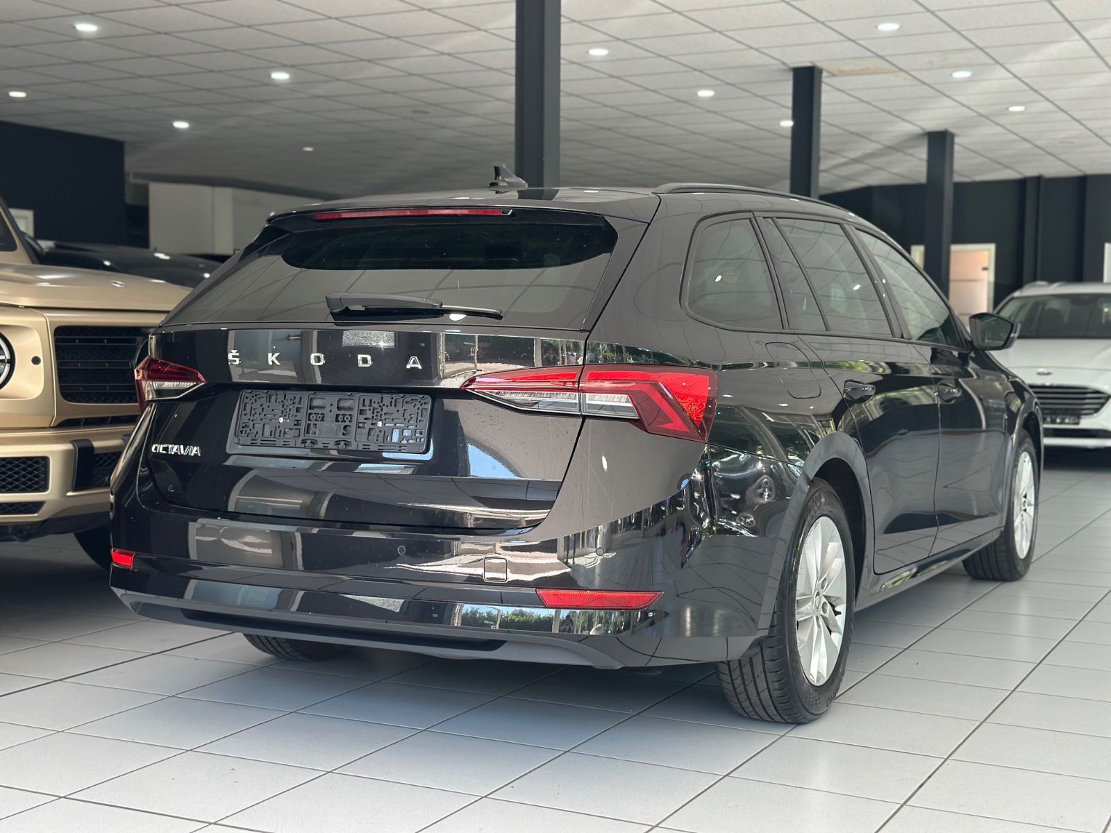 Skoda Octavia Combi Ambition - Samsaru's Car Outlet