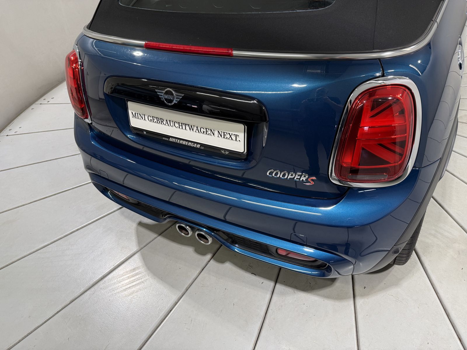 MINI Cooper S Cabrio Sidewalk - Samsaru's Car Outlet
