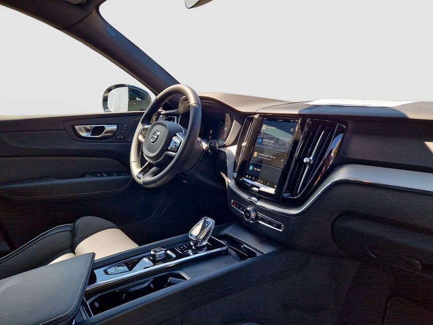 Volvo XC60 B5 B AWD Plus Dark