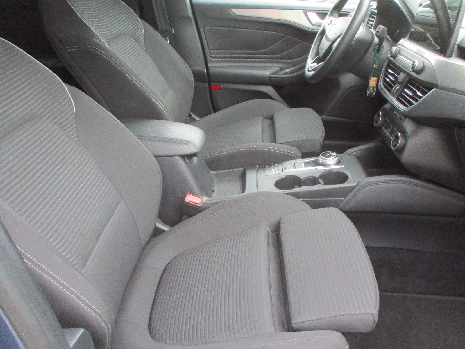 Ford Focus 2,0 - Samsaru's Car Outlet