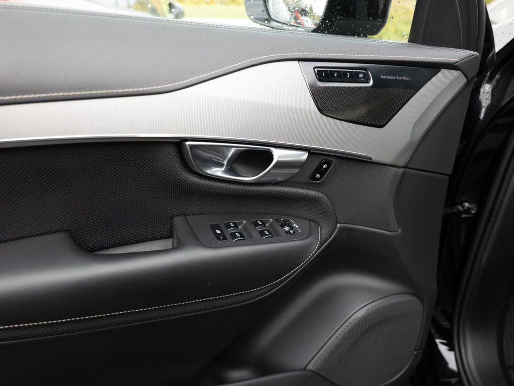 Volvo XC90 T8 Plus Dark Recharge AWD STANDHZ LED PANO