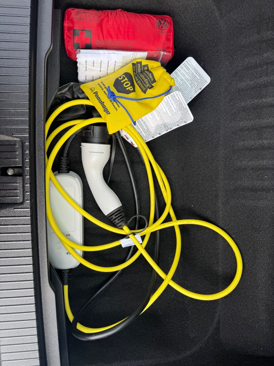 Volkswagen Passat Variant GTE DSG - Samsaru's Car Outlet