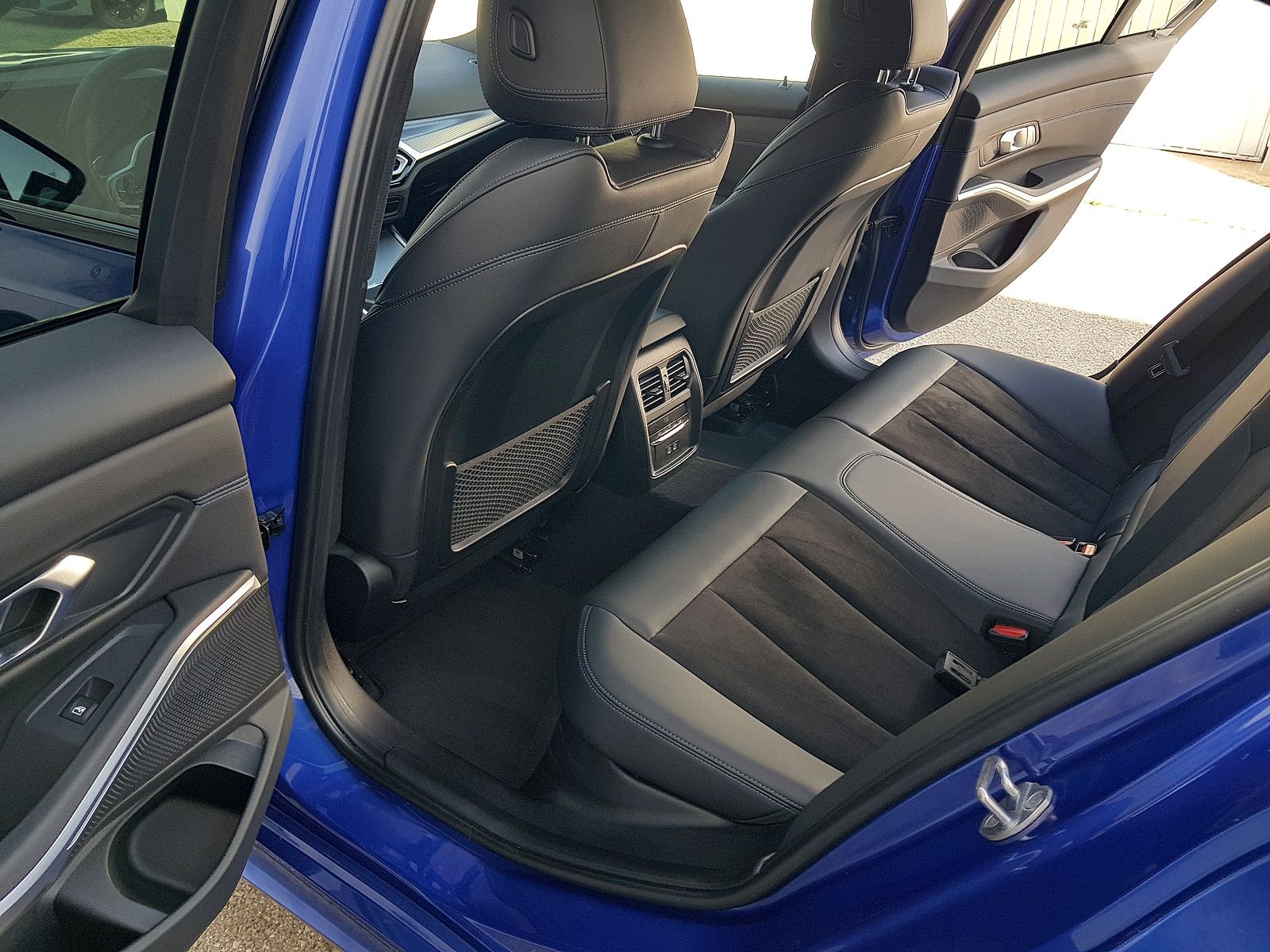 BMW 320d xDrive M-Sport - Samsaru's Car Outlet