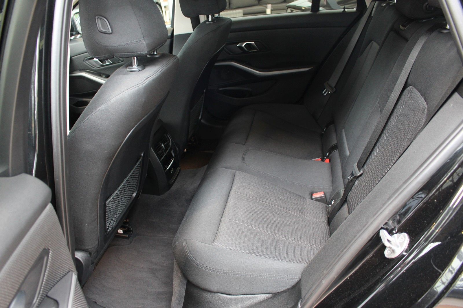 BMW 318d Touring Advantage - Samsaru's Car Outlet