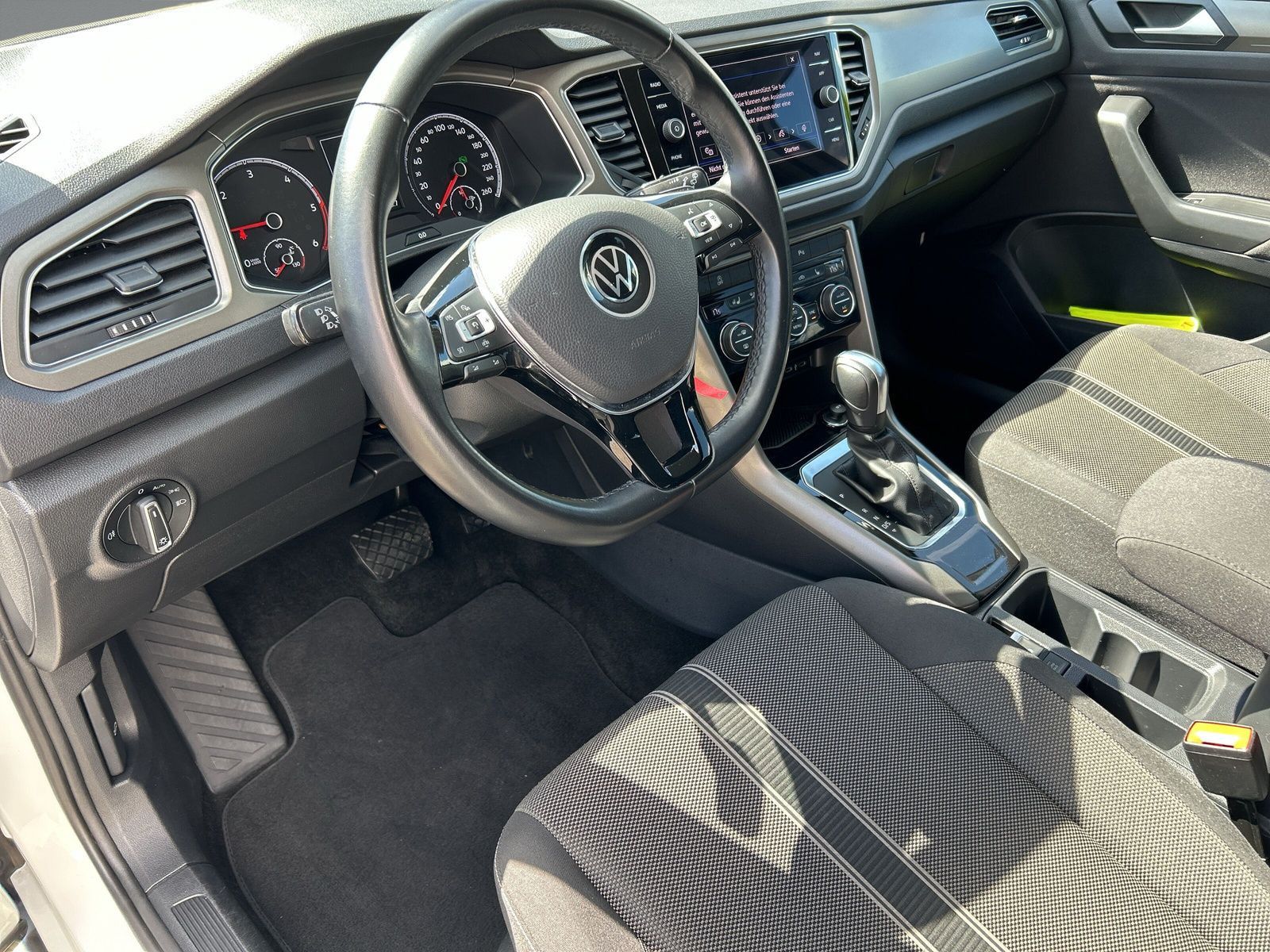 Volkswagen T-Roc 2.0 TDI Style - Samsaru's Car Outlet
