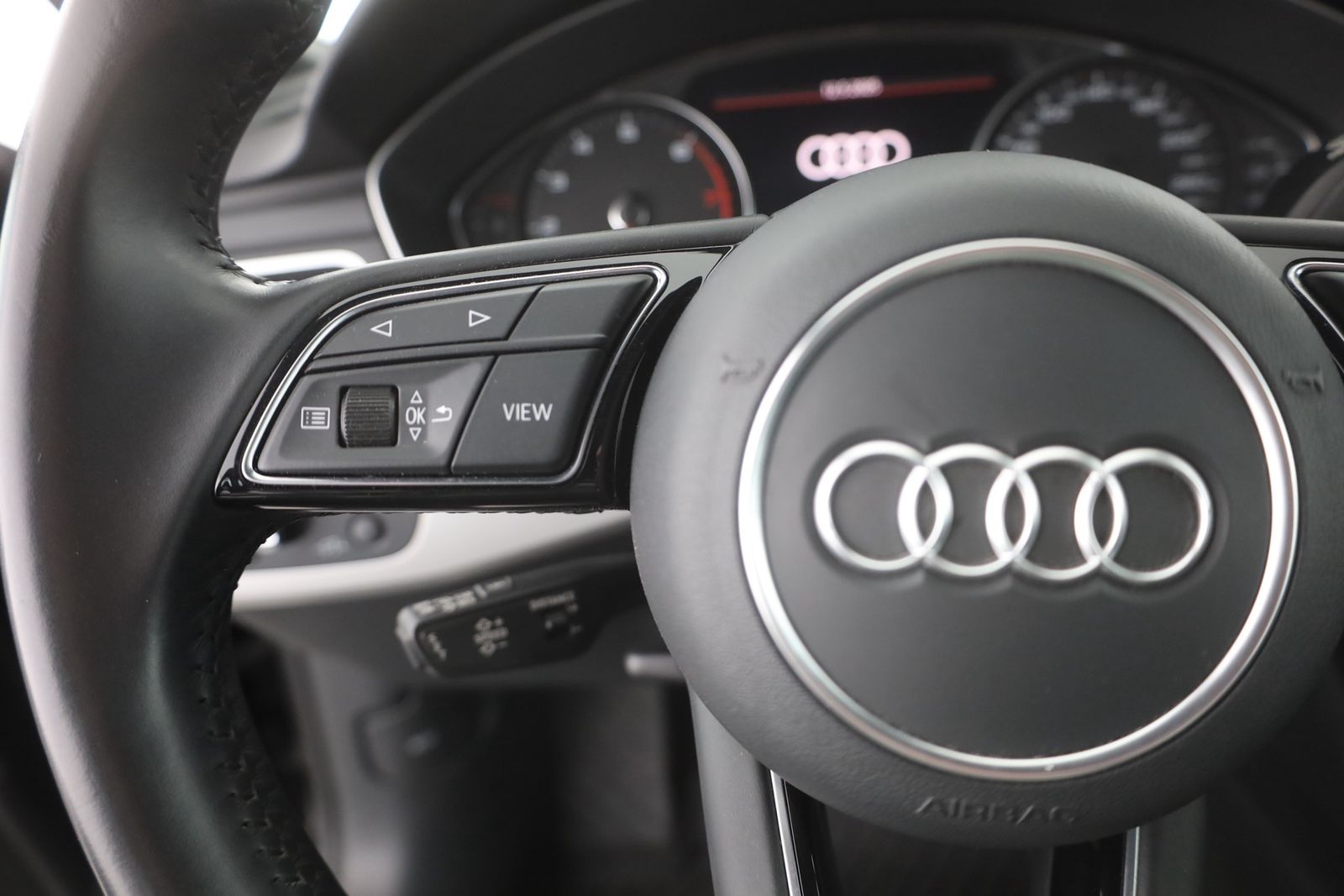 Audi A4 Avant 35 TFSI advanced - Samsaru's Car Outlet