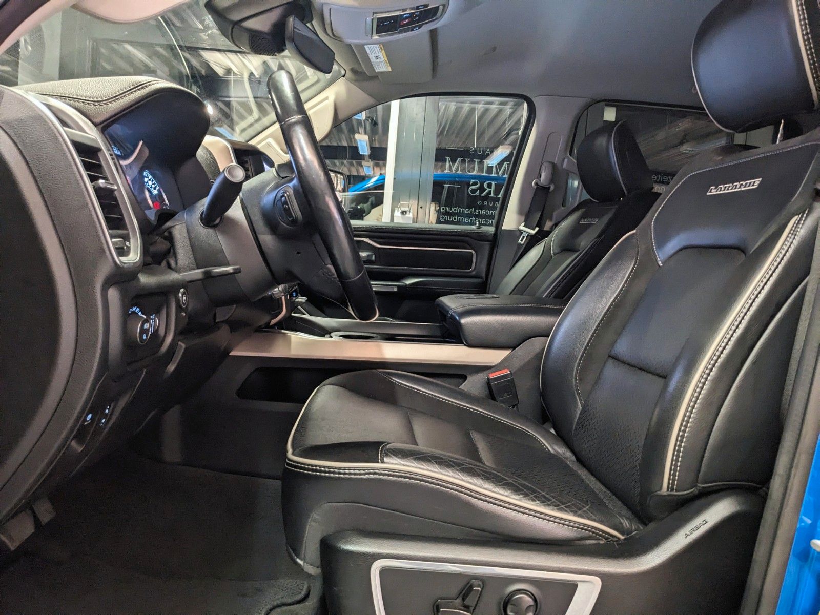 Dodge RAM 1500  Laramie HEMI 5.7L   4x4 Leder/LED