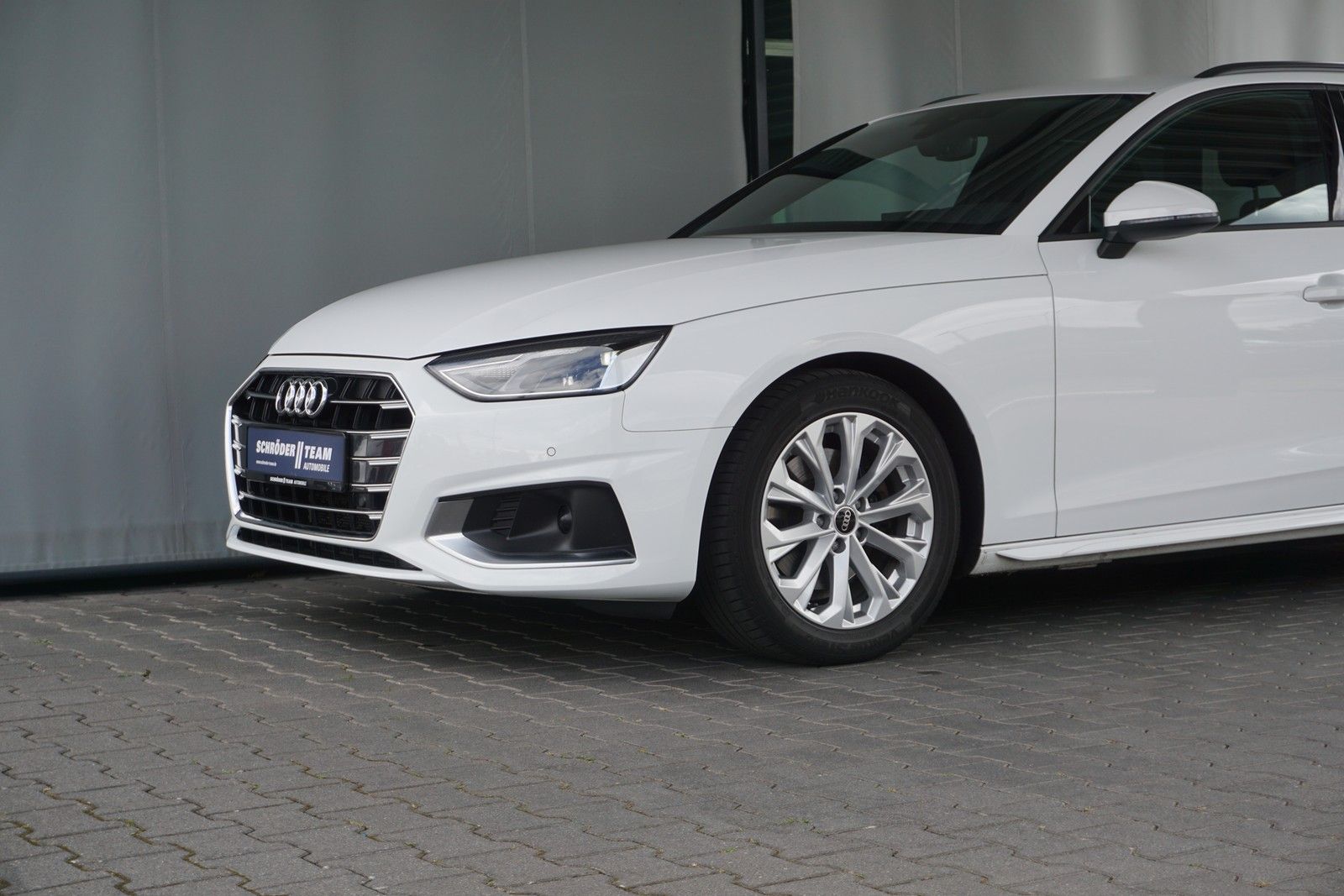 Audi A4 Avant 35 TDI S tronic advanced - Samsaru's Car Outlet
