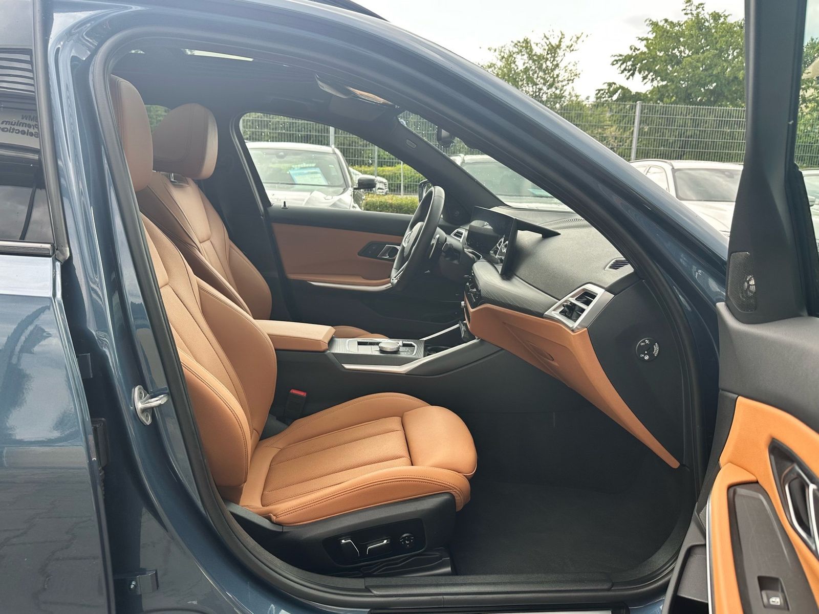 BMW 330e xDrive Touring M Sport Stop&Go Pano AHK 19"