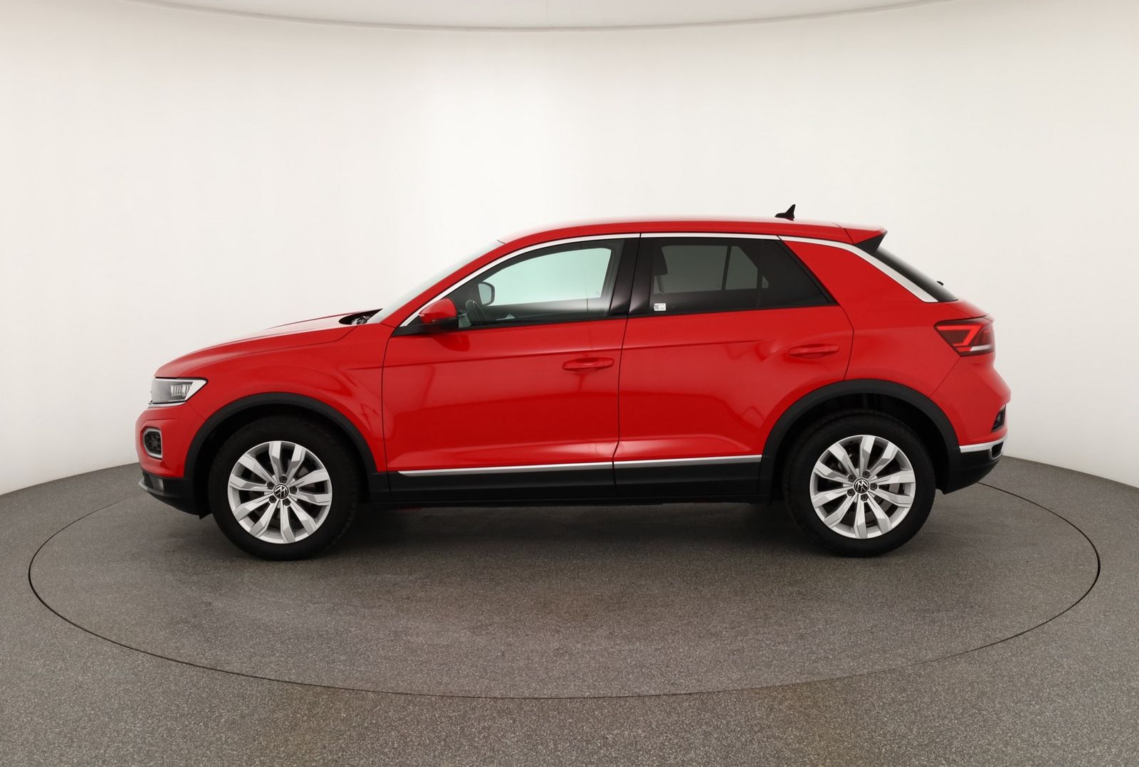 Volkswagen T-Roc 1.5 TSI DSG Sport - Samsaru's Car Outlet