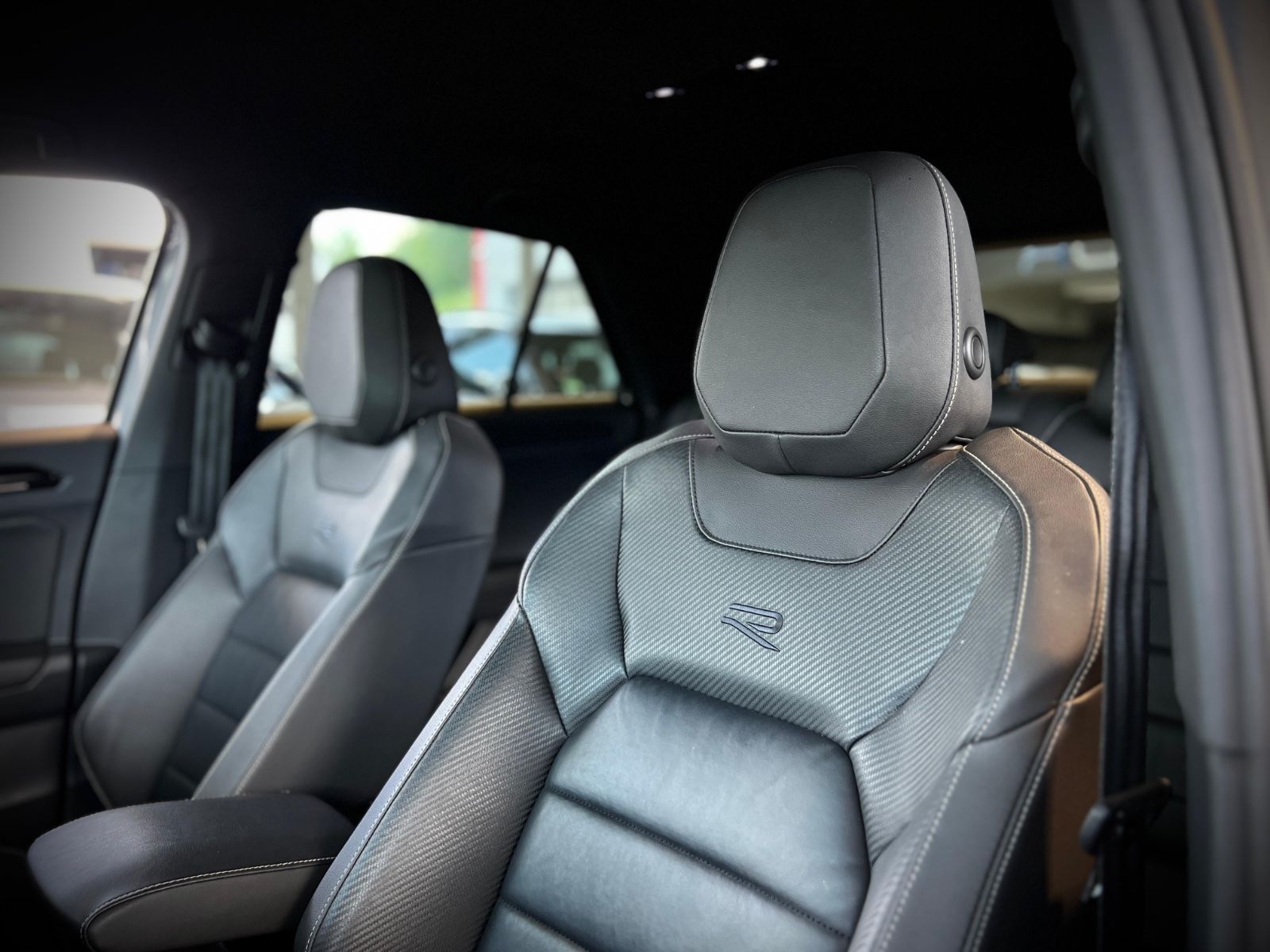 Volkswagen T-Roc R 4Motion - Samsaru's Car Outlet