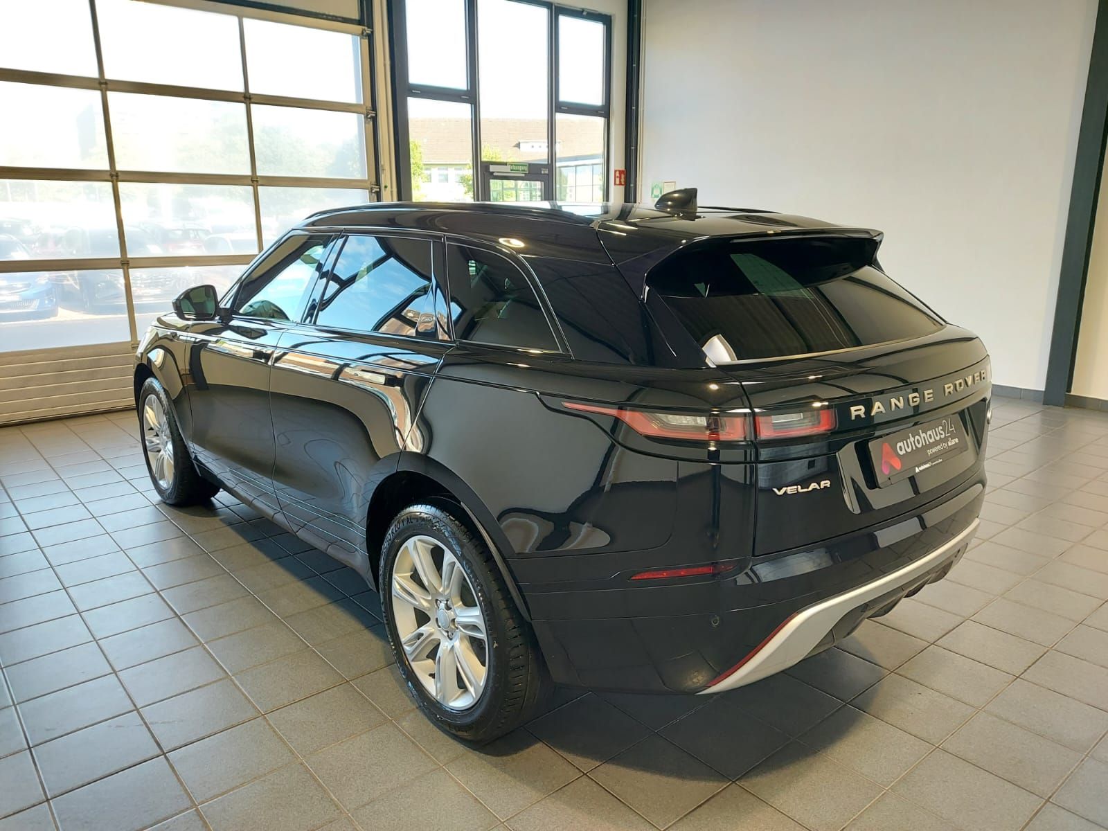 Range Rover Velar 2.0d D200 Edition - Samsaru's Car Outlet