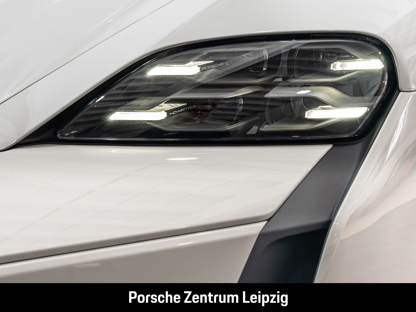 Porsche Taycan Turbo S Cross Turismo ActiveRide Burmeste