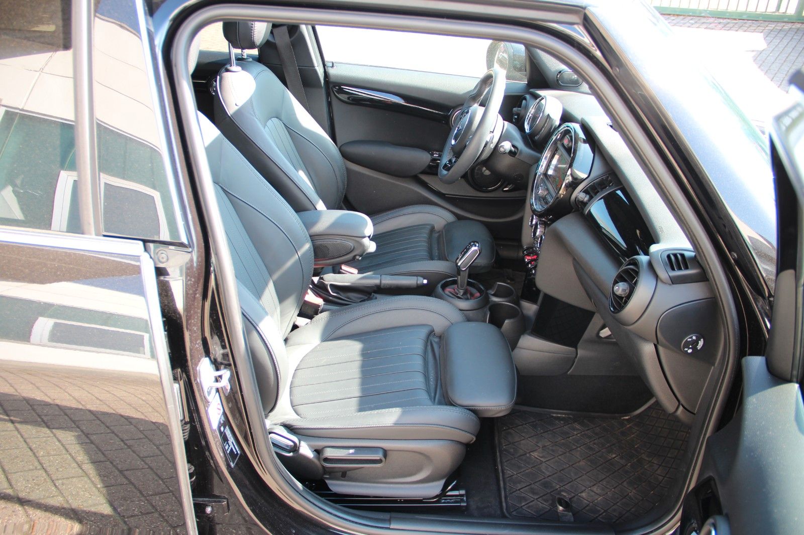 MINI Mini Cooper S Chili - Samsaru's Car Outlet