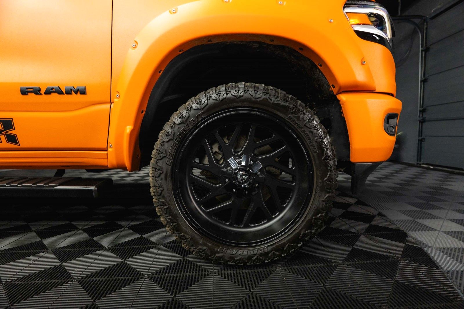 Dodge RAM 5.7 V8 HEMI 4x4 OFFROAD Night PUNISHER 19%