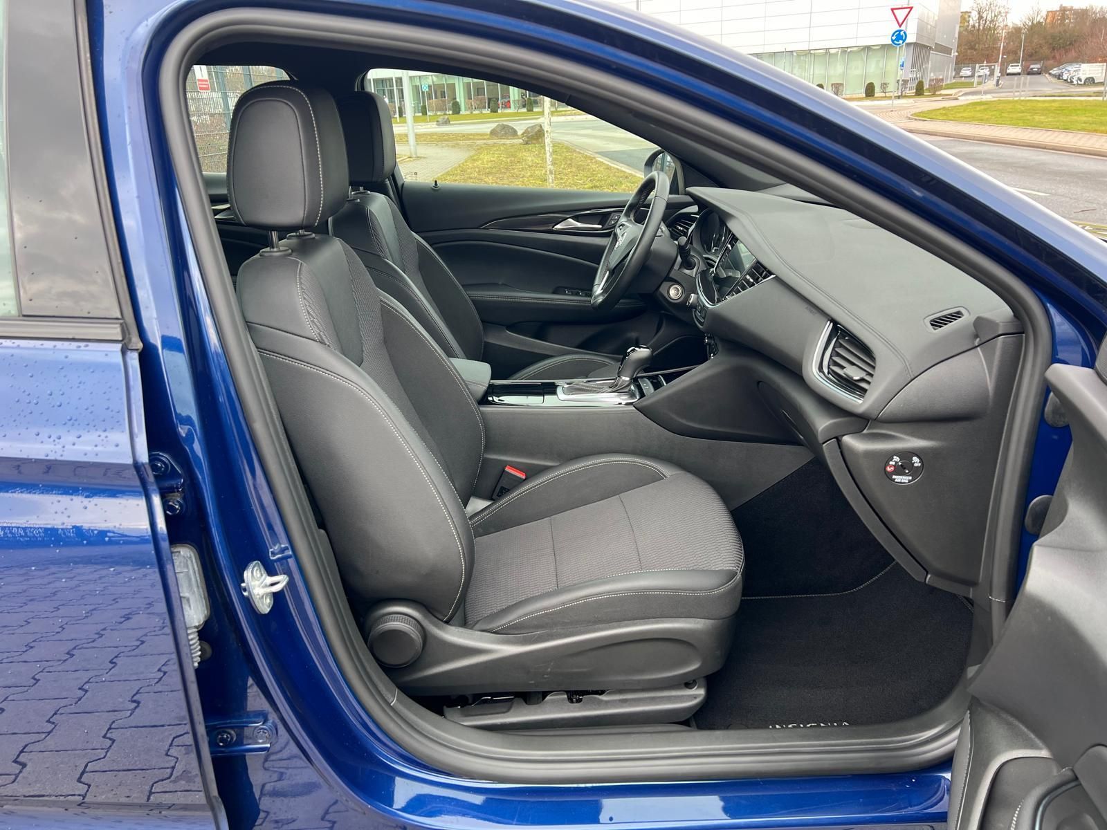 Opel Insignia 2.0 D Elegance Aut. - Samsaru's Car Outlet