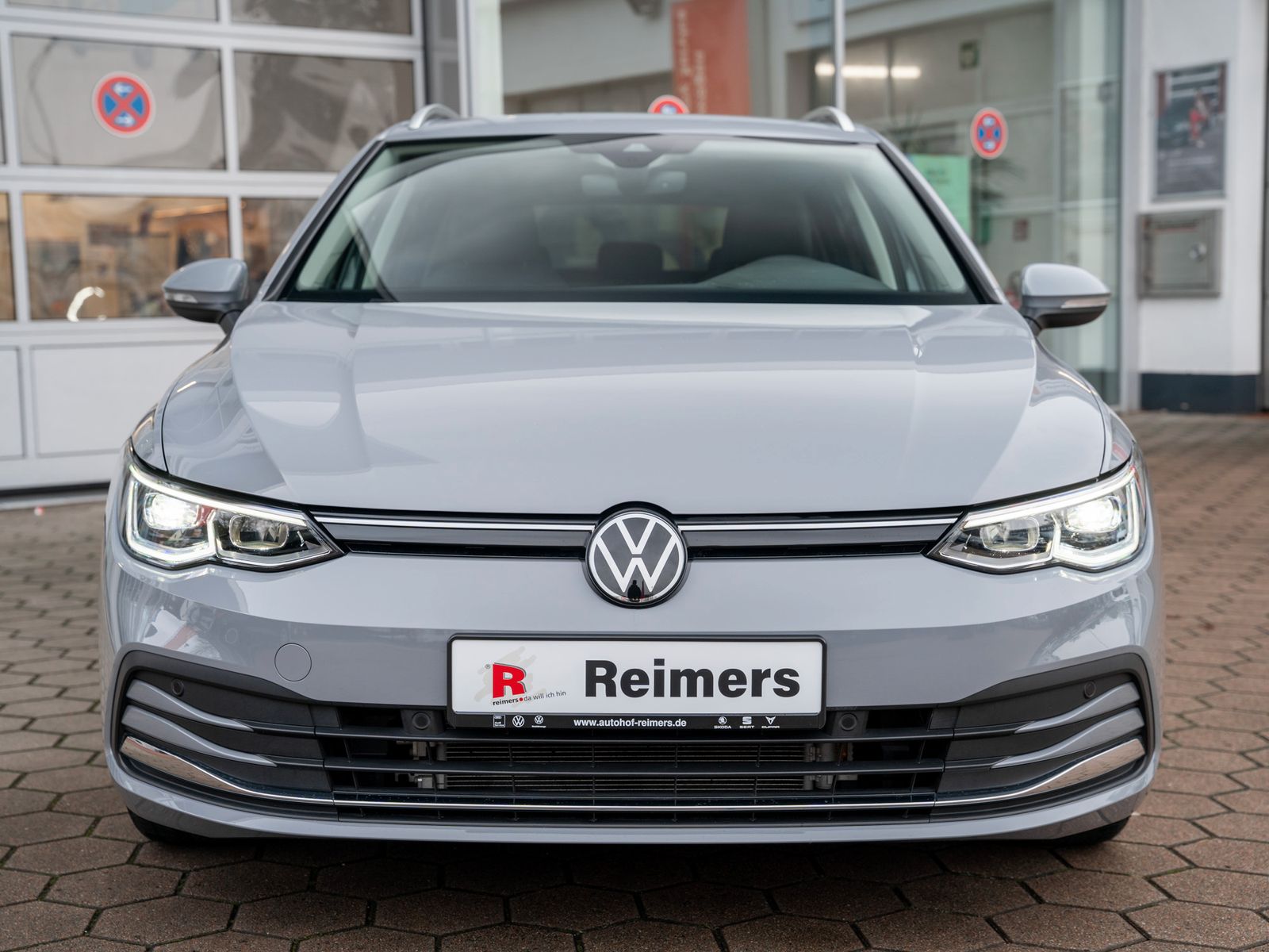 Volkswagen Golf Variant MOVE 1.0 Life - Samsaru's Car Outlet