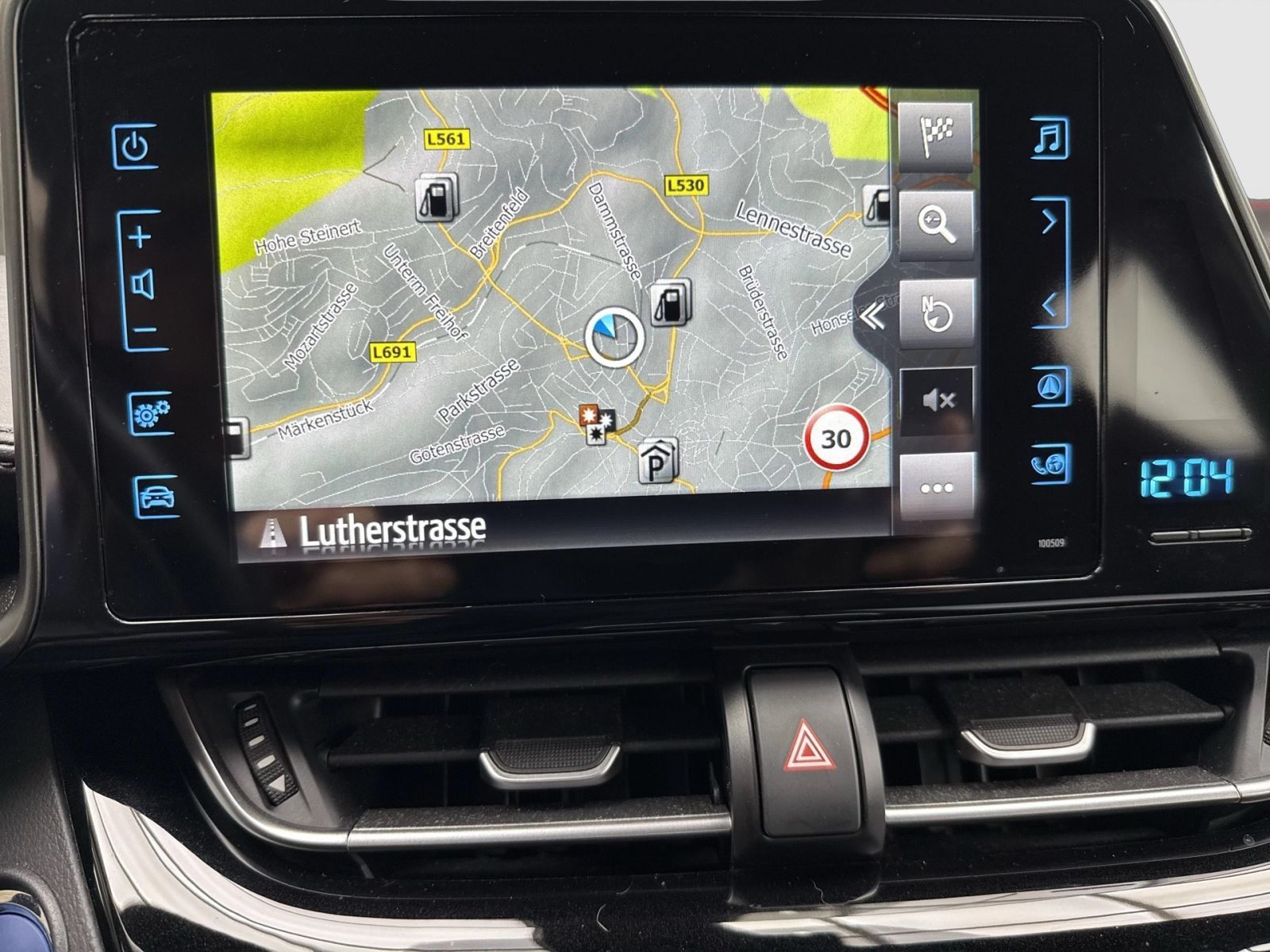 Toyota C-HR 1.8 Hybrid CVT FLOW - Samsaru's Car Outlet