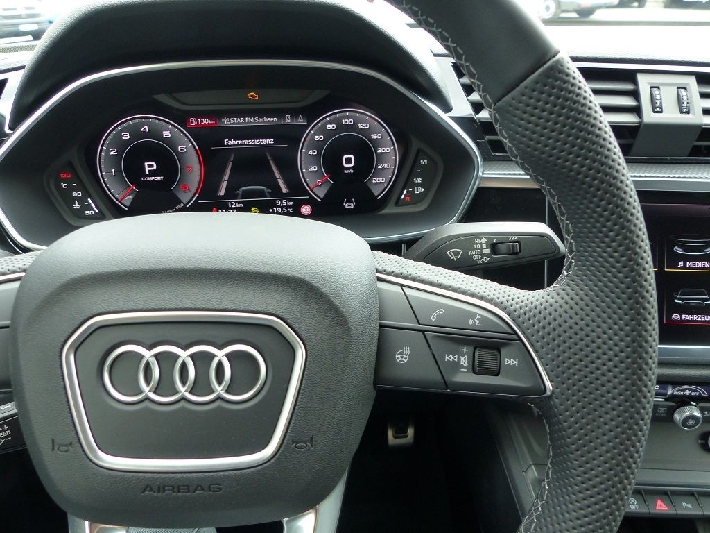 Audi Q3 40 TFSI quattro S line - Samsaru's Car Outlet